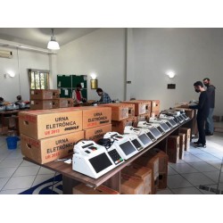 Processos de carga e lacração das urnas iniciam em Campo Largo